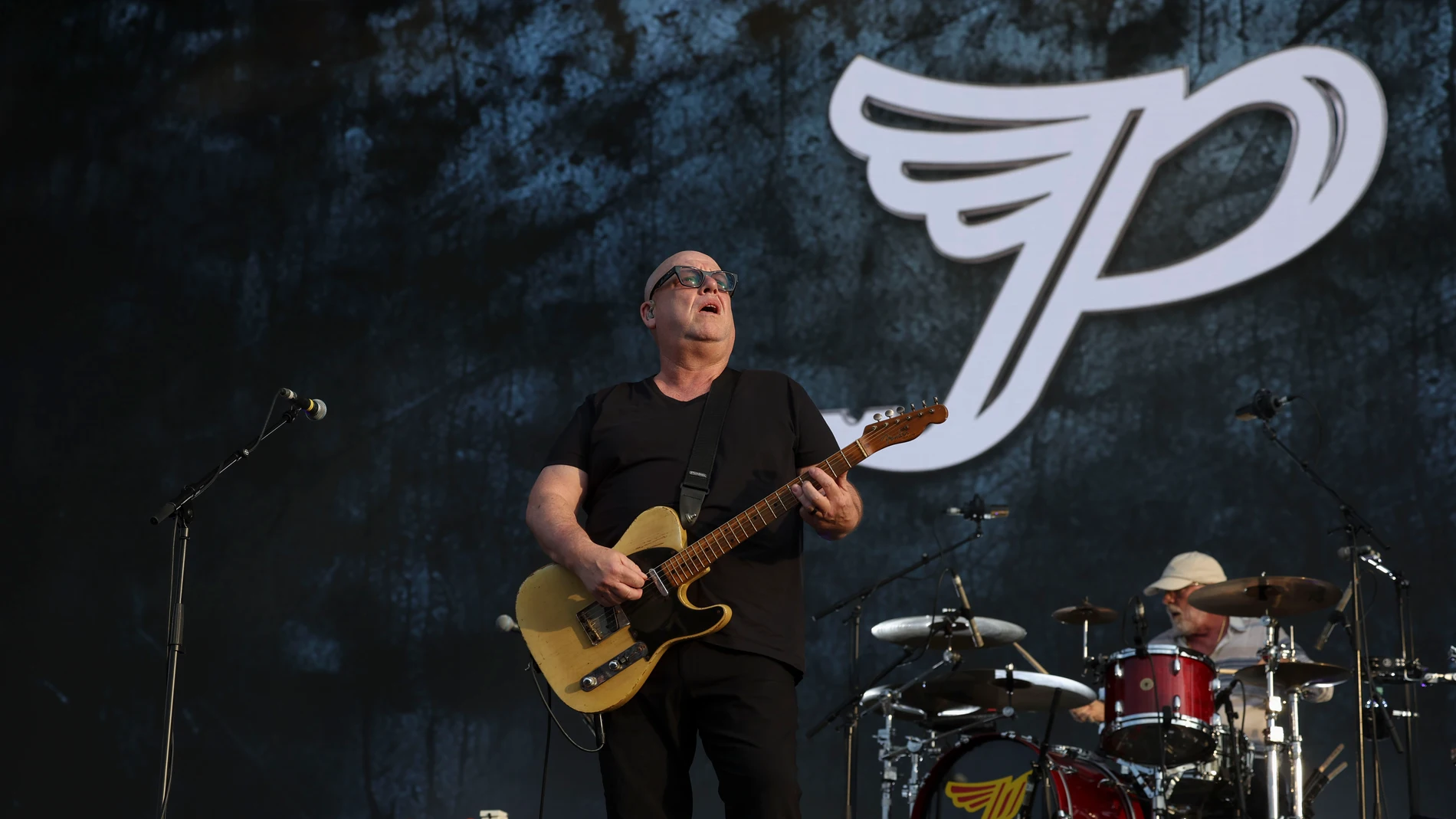 El cantante de la banda estadounidense 'Pixies', Black Francis, durante el concierto del Mad Cool Festival celebrado este viernes en el recinto Iberdrola Music, en Madrid. El cantante de la banda estadounidense 'Pixies', Black Francis, durante el concierto del Mad Cool Festival celebrado este viernes en el recinto Iberdrola Music, en Madrid.