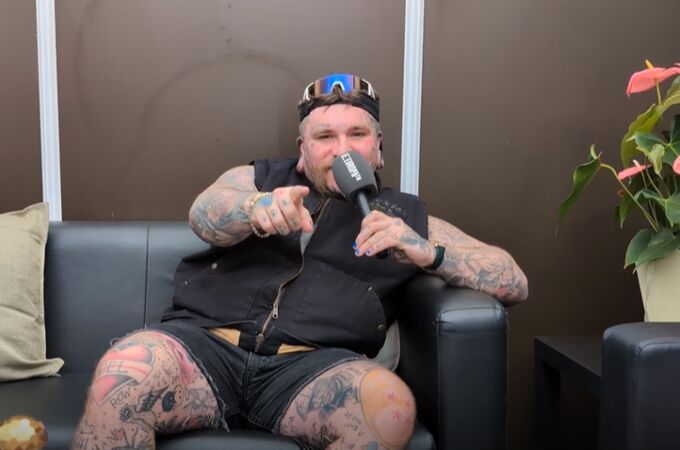 Teddy Swims en su entrevista con Europa FM.