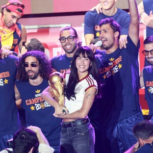Aitana, Lola Indigo, Viva Suecia (y más) ponen banda sonora a la celebración de la selección en Cibeles Aitana, Lola Indigo, Viva Suecia (y más) ponen banda sonora a la celebración de la selección en Cibeles
