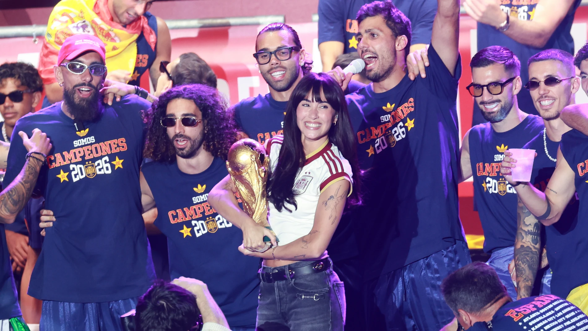 Aitana, Lola Indigo, Viva Suecia (y más) ponen banda sonora a la celebración de la selección en Cibeles Aitana, Lola Indigo, Viva Suecia (y más) ponen banda sonora a la celebración de la selección en Cibeles