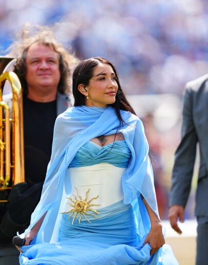 María Becerra canta el himno de Argentina en la final del Mundial 2026