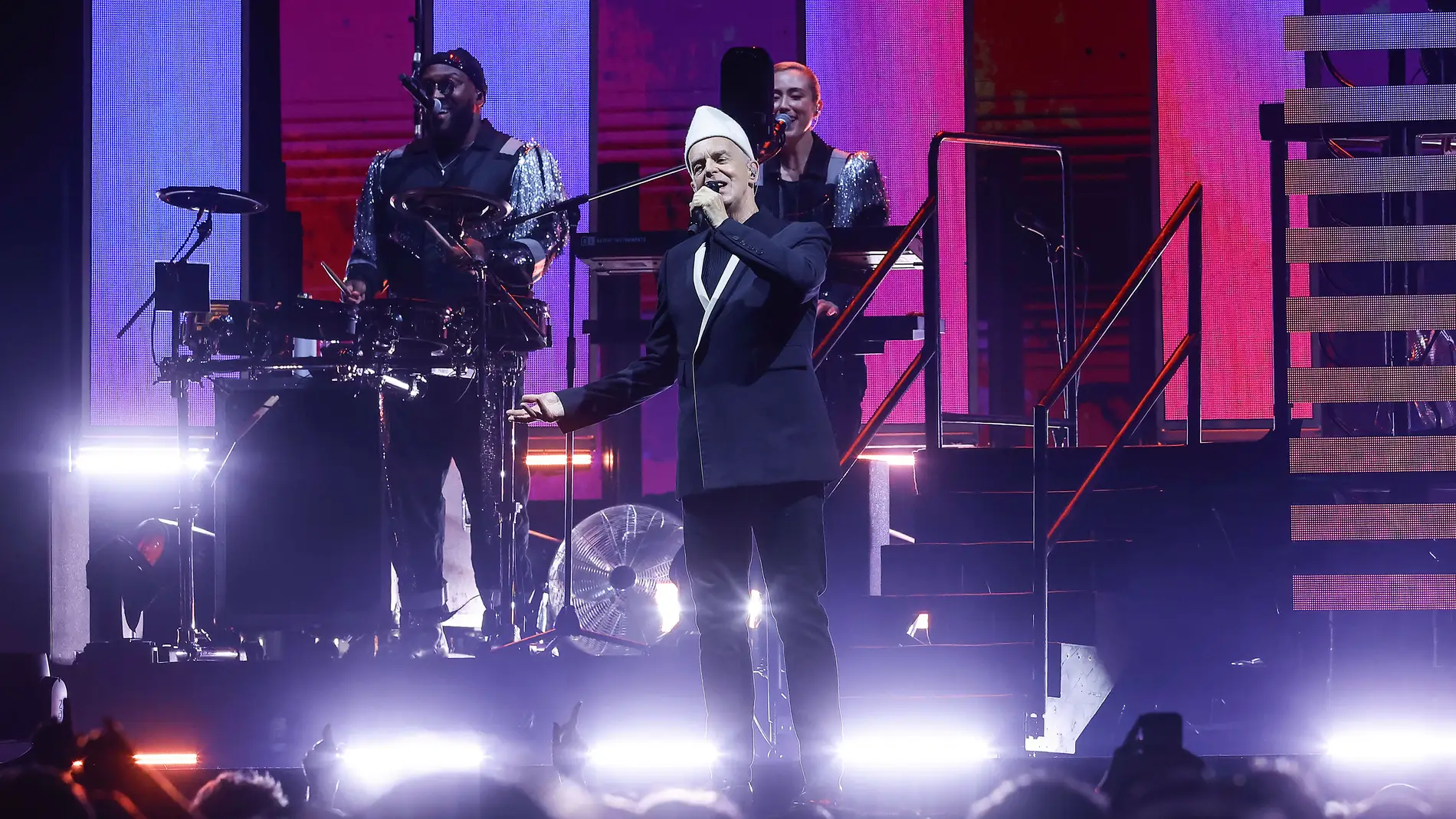 Pet Shop Boys se reivindican como los reyes de la música electrónica en el Roig Arena Pet Shop Boys se reivindican como los reyes de la música electrónica en el Roig Arena