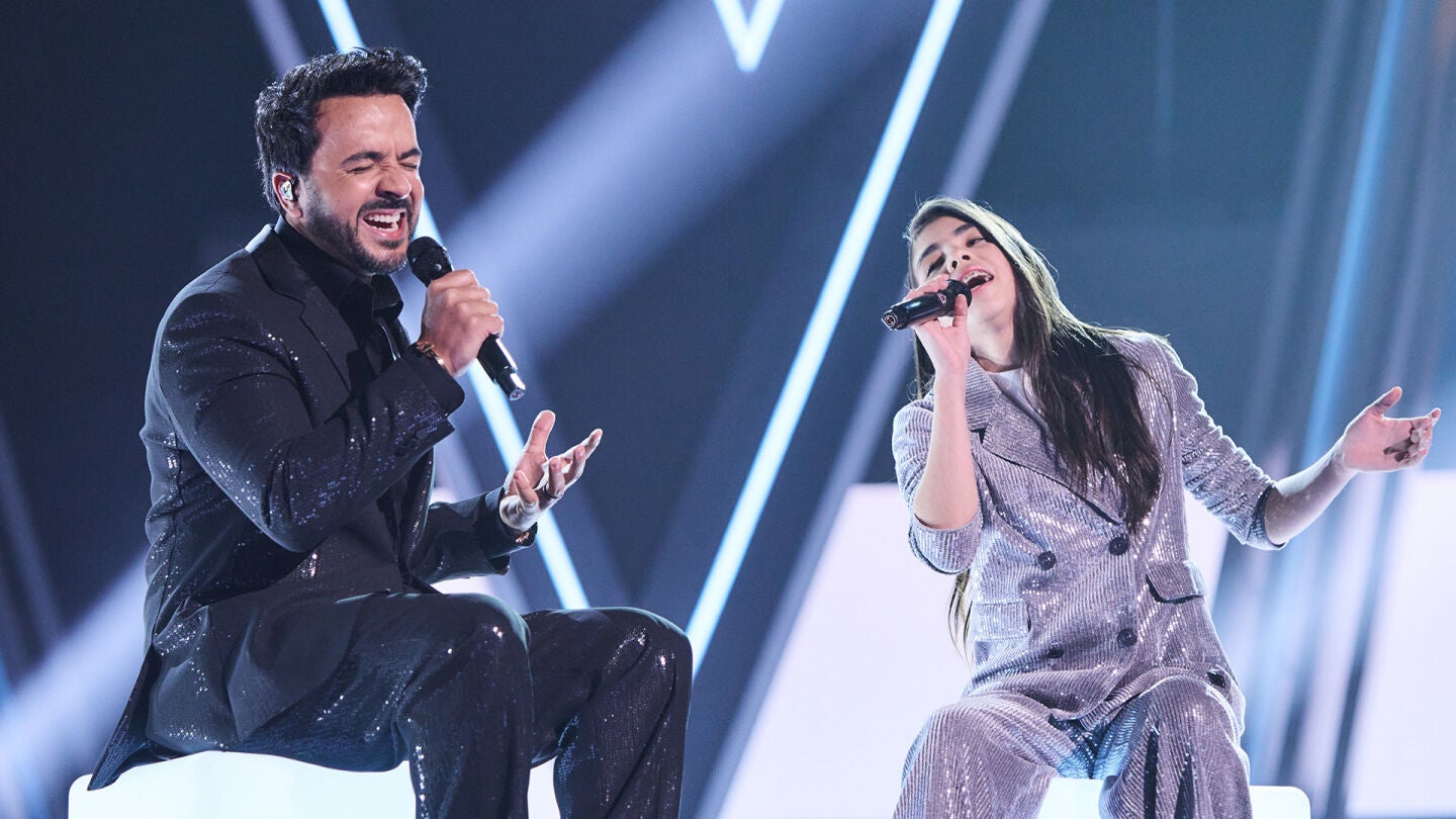 Luis Fonsi y Evolett en La Voz Kids