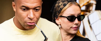 Kylian Mbappé y Ester Expósito de compras en París Kylian Mbappé y Ester Expósito de compras en París