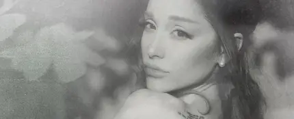 Imagen de Ariana Grande para 'petal' Imagen de Ariana Grande para 'petal'