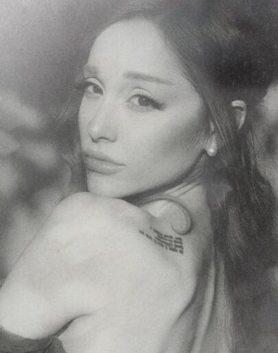 Imagen de Ariana Grande para 'petal'