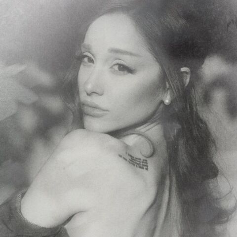 Imagen de Ariana Grande para 'petal'