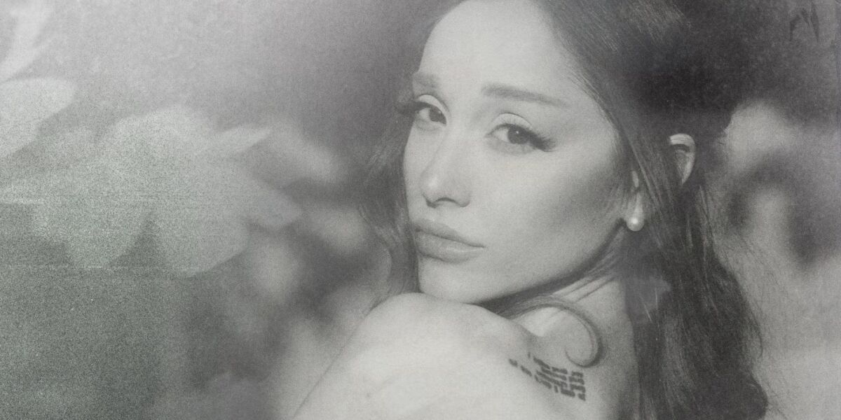 Imagen de Ariana Grande para 'petal'