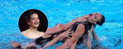 Montaje de Rosal&iacute;a y el equipo espa&ntilde;ol de nataci&oacute;n art&iacute;stica durante la final de la rutina acrob&aacute;tica