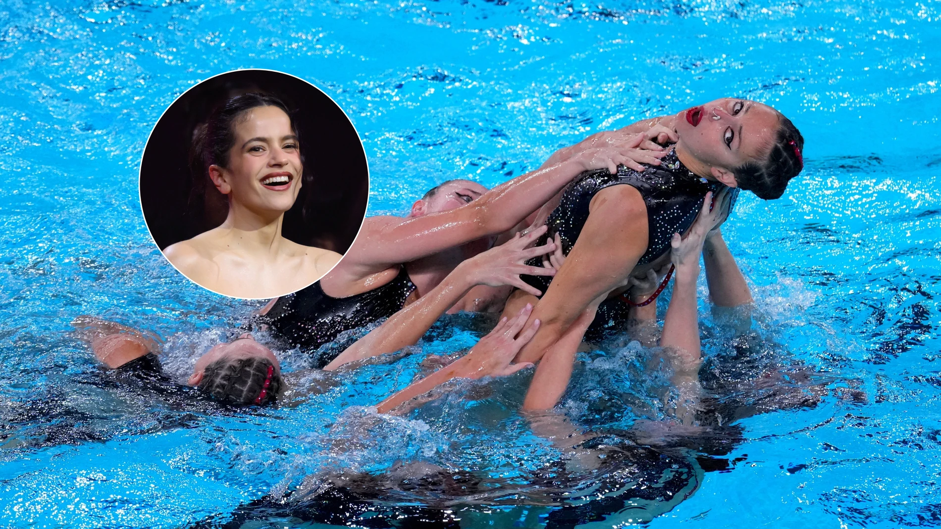 Montaje de Rosalía y el equipo español de natación artística durante la final de la rutina acrobática Montaje de Rosalía y el equipo español de natación artística durante la final de la rutina acrobática