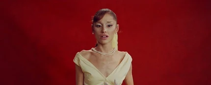 Ariana Grande en el videoclip de 'petal' Ariana Grande en el videoclip de 'petal'