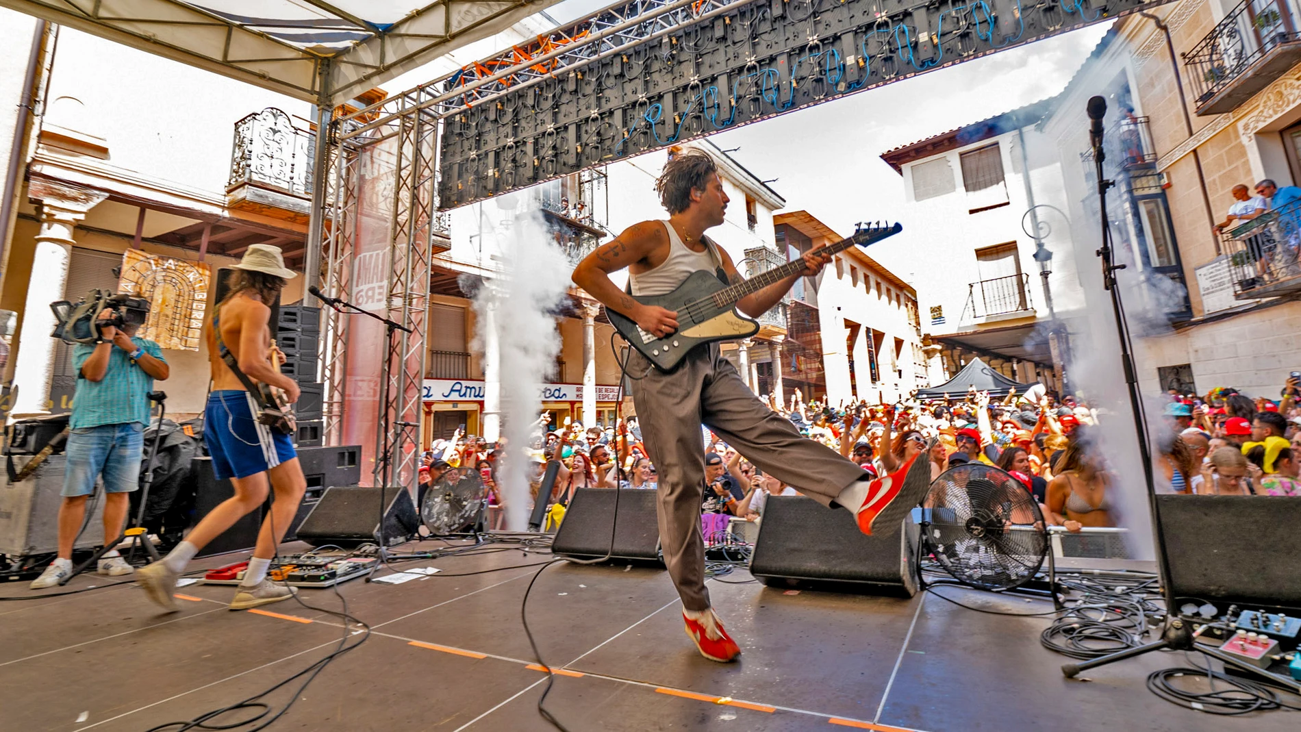 Sexy Zebras en el Sonorama Ribera 2026 durante su actuación sorpresa en la plaza del Trigo Sexy Zebras en el Sonorama Ribera 2026 durante su actuación sorpresa en la plaza del Trigo