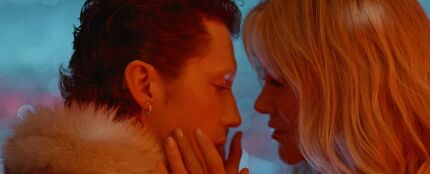 Troye Sivan y Nicole Kidman en el videoclip de 'She&rsquo;s the Best'