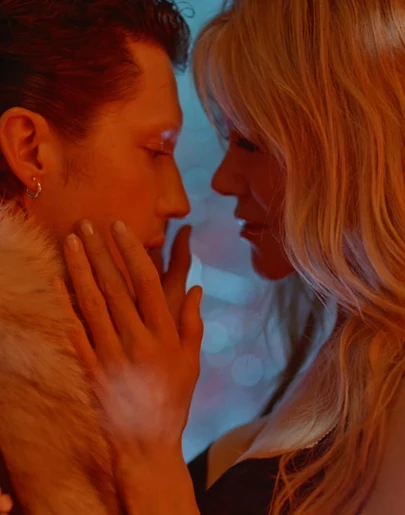Troye Sivan y Nicole Kidman en el videoclip de 'She’s the Best' Troye Sivan y Nicole Kidman en el videoclip de 'She’s the Best'