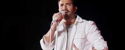 Pablo Albor&aacute;n durante un concierto