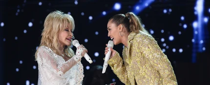 Dolly Parton y Miley Cyrus Dolly Parton y Miley Cyrus