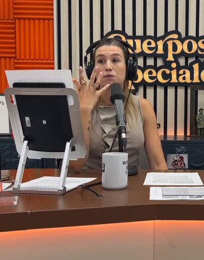 Eva Soriano celebra el final de las vacaciones de verano cantando 'El desverano'
