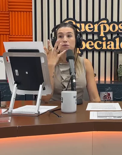 Eva Soriano celebra el final de las vacaciones de verano cantando 'El desverano' Eva Soriano celebra el final de las vacaciones de verano cantando 'El desverano'
