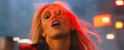 Miley Cyrus en el videoclip de 'Bass Persuades'