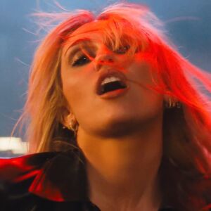 Miley Cyrus en el videoclip de 'Bass Persuades'