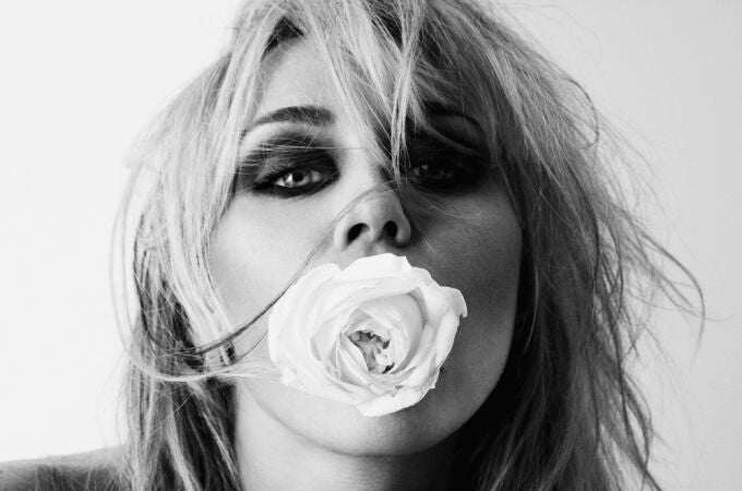 Miley Cyrus en la portada de 'Bass Persuades'