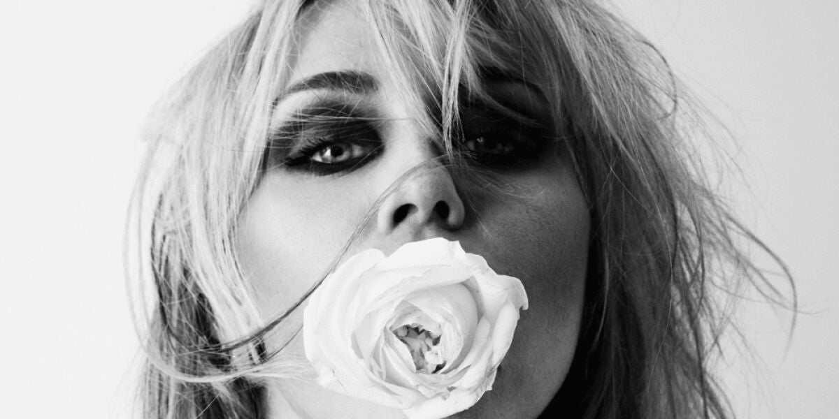 Miley Cyrus en la portada de 'Bass Persuades'