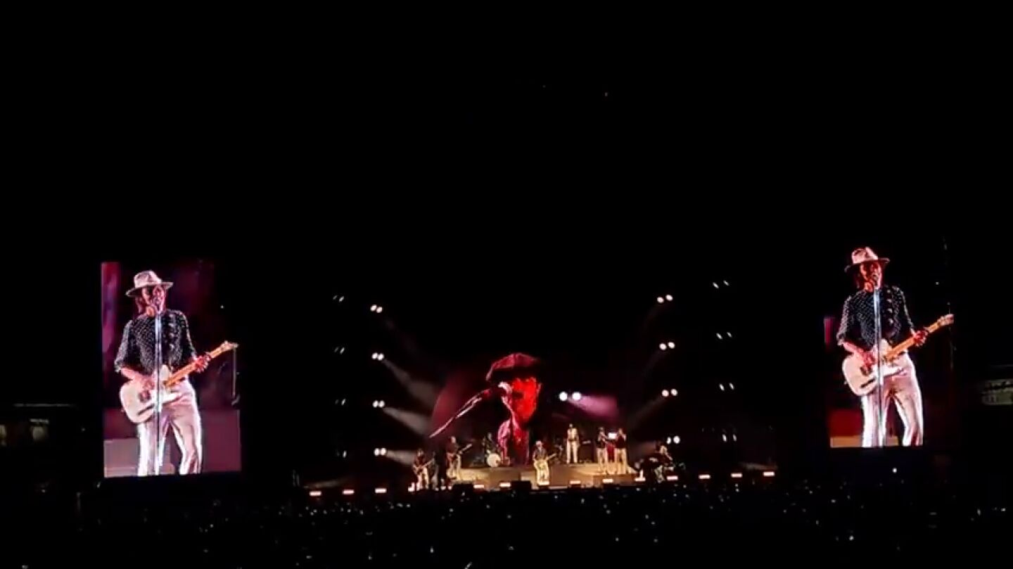 Leiva canta 'El polvo de los días raros' en su primer concierto del 'Tour Gigante FIN DE GIRA'