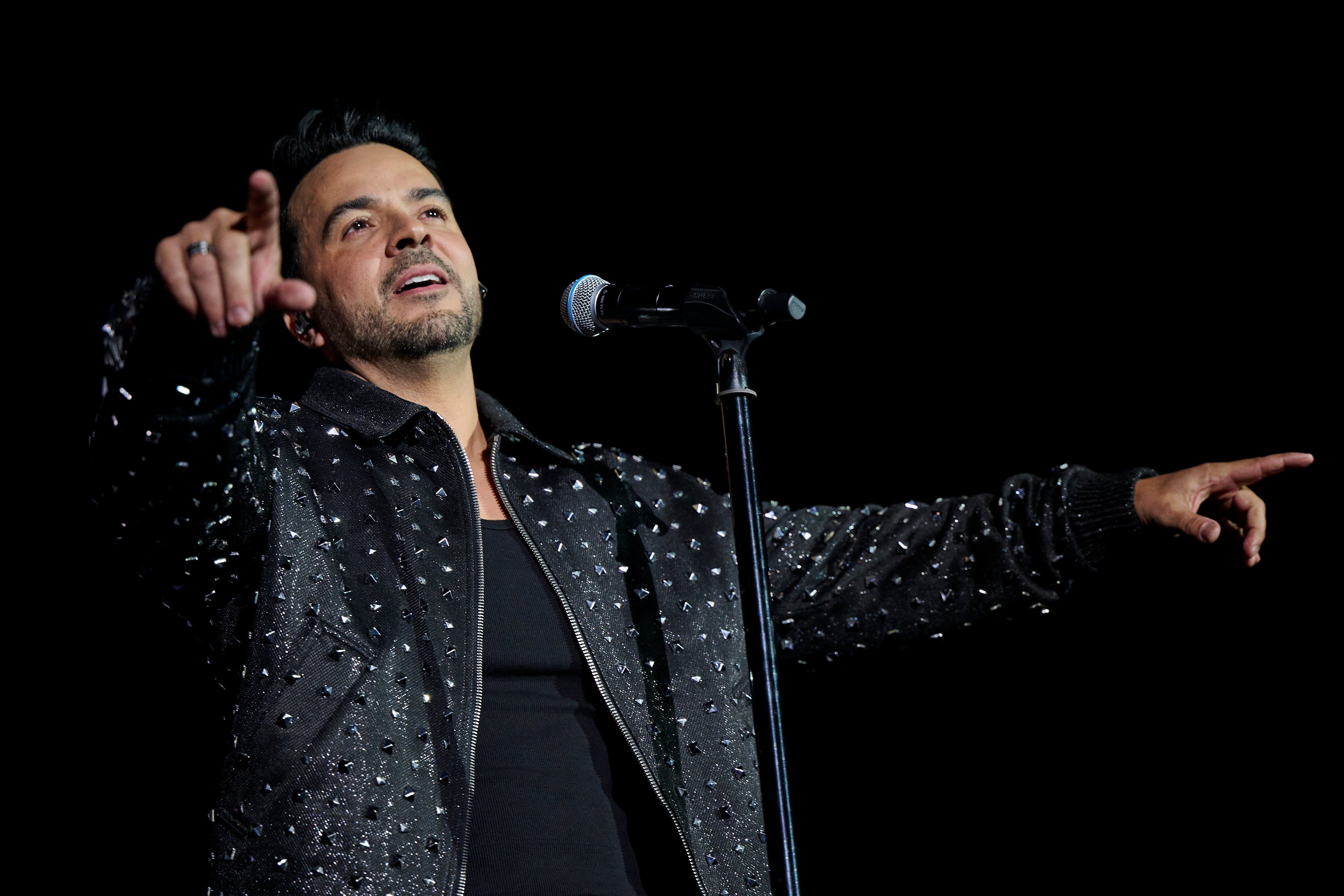 Luis Fonsi anuncia su nueva gira mundial: así será el ‘Mar Infinito World Tour 2027’ Luis Fonsi anuncia su nueva gira mundial: así será el ‘Mar Infinito World Tour 2027’
