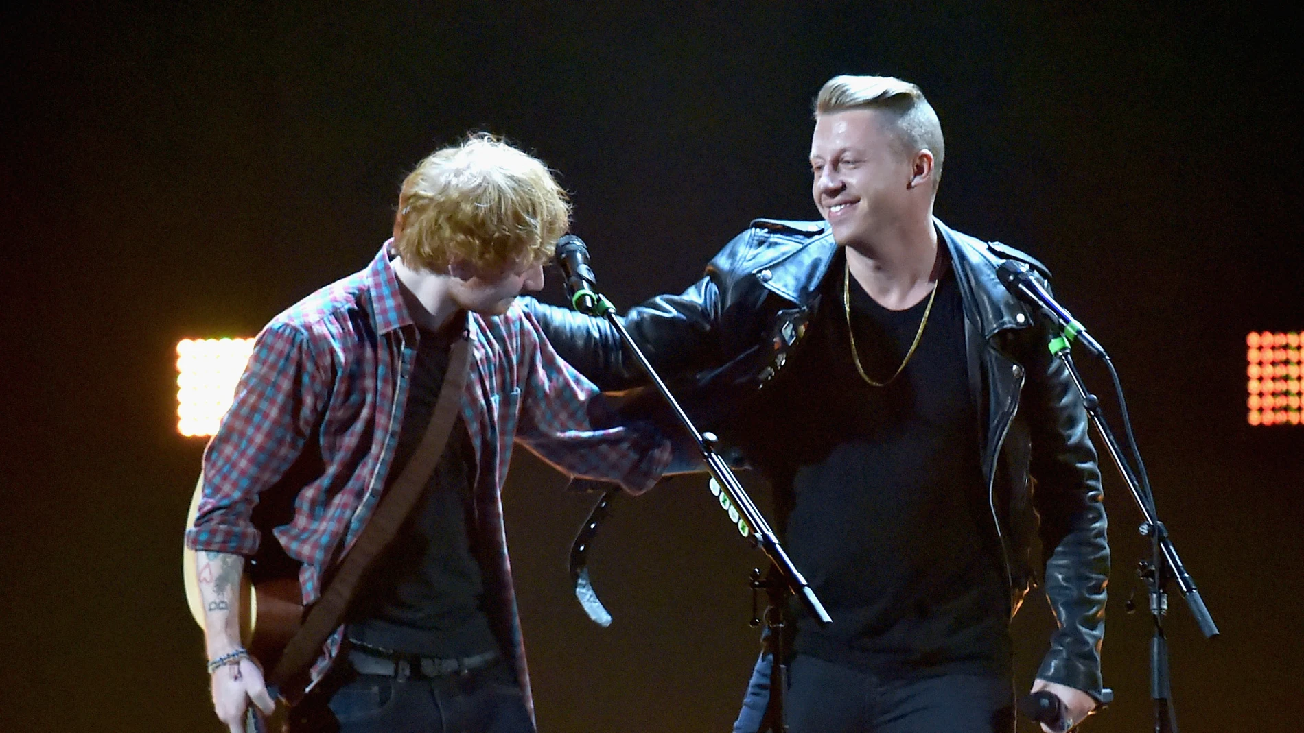 Ed Sheeran y Macklemore en 2014 Ed Sheeran y Macklemore en 2014