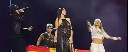 Karol G canta por primera vez en directo 'BbY WOW' junto a Judeline y rusowsky Karol G canta por primera vez en directo 'BbY WOW' junto a Judeline y rusowsky