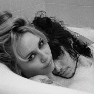 Miley en el videoclip de 'Let's Get Married'