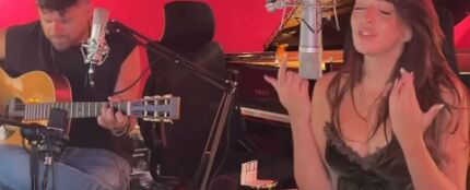Pablo L&oacute;pez y Lola &Iacute;ndigo cantan 'Casi siempre'