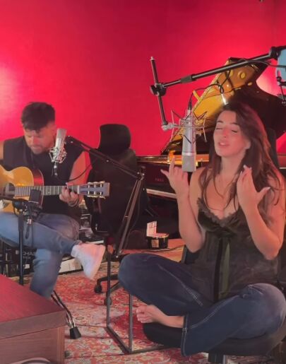 Pablo López y Lola Índigo cantan 'Casi siempre'