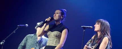 Eva Soriano se subió al escenario para cantar 'El universo sobre mi' con Amaral Eva Soriano se subió al escenario para cantar 'El universo sobre mi' con Amaral