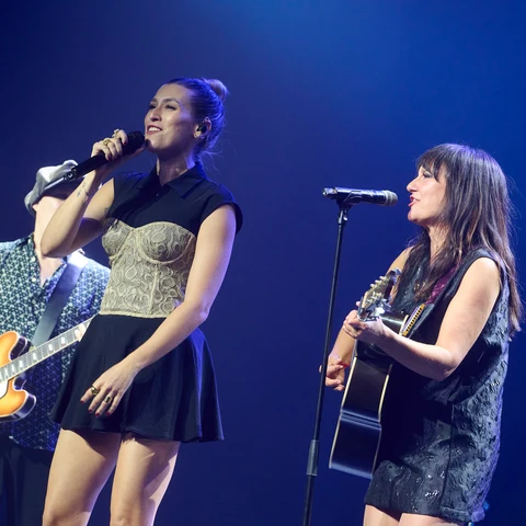 Eva Soriano se subió al escenario para cantar 'El universo sobre mi' con Amaral Eva Soriano se subió al escenario para cantar 'El universo sobre mi' con Amaral