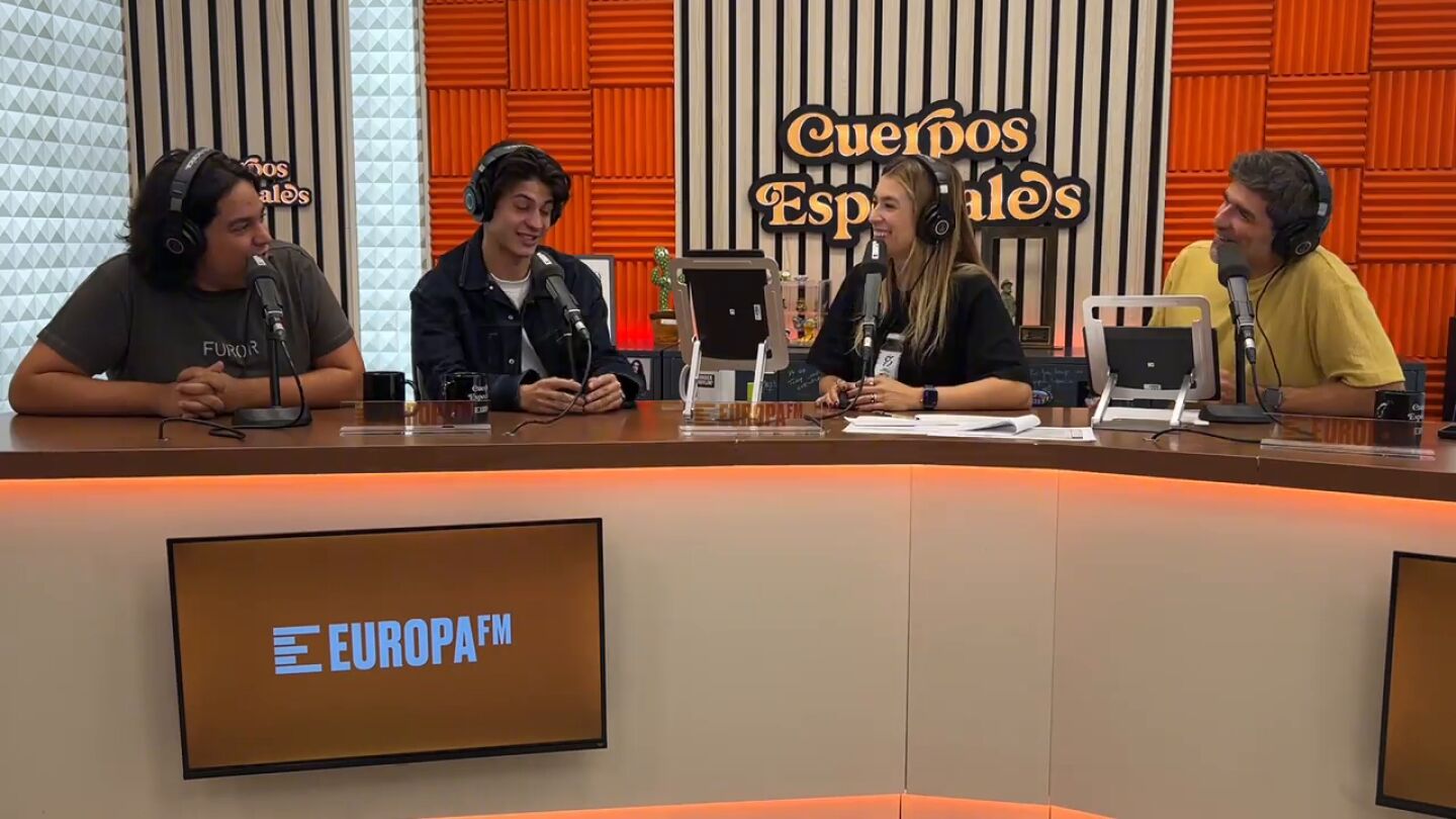 Los actores de 'La bola negra' Carlos Gonz&aacute;lez y Milo Quiles: "No tiene que ver solo con un colectivo, cada uno carga con su propia bola negra"