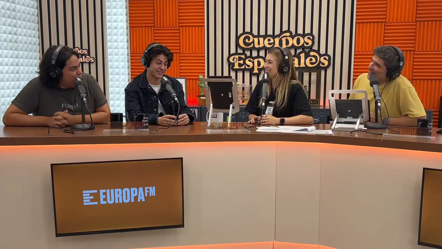 Los actores de 'La bola negra' Carlos González y Milo Quiles: "No tiene que ver solo con un colectivo, cada uno carga con su propia bola negra" Los actores de 'La bola negra' Carlos González y Milo Quiles: "No tiene que ver solo con un colectivo, cada uno carga con su propia bola negra"