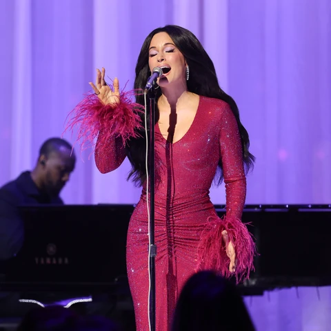 Kacey Musgraves protagoniza un sentido homenaje a Dolly Parton en los MTV VMAs Kacey Musgraves protagoniza un sentido homenaje a Dolly Parton en los MTV VMAs