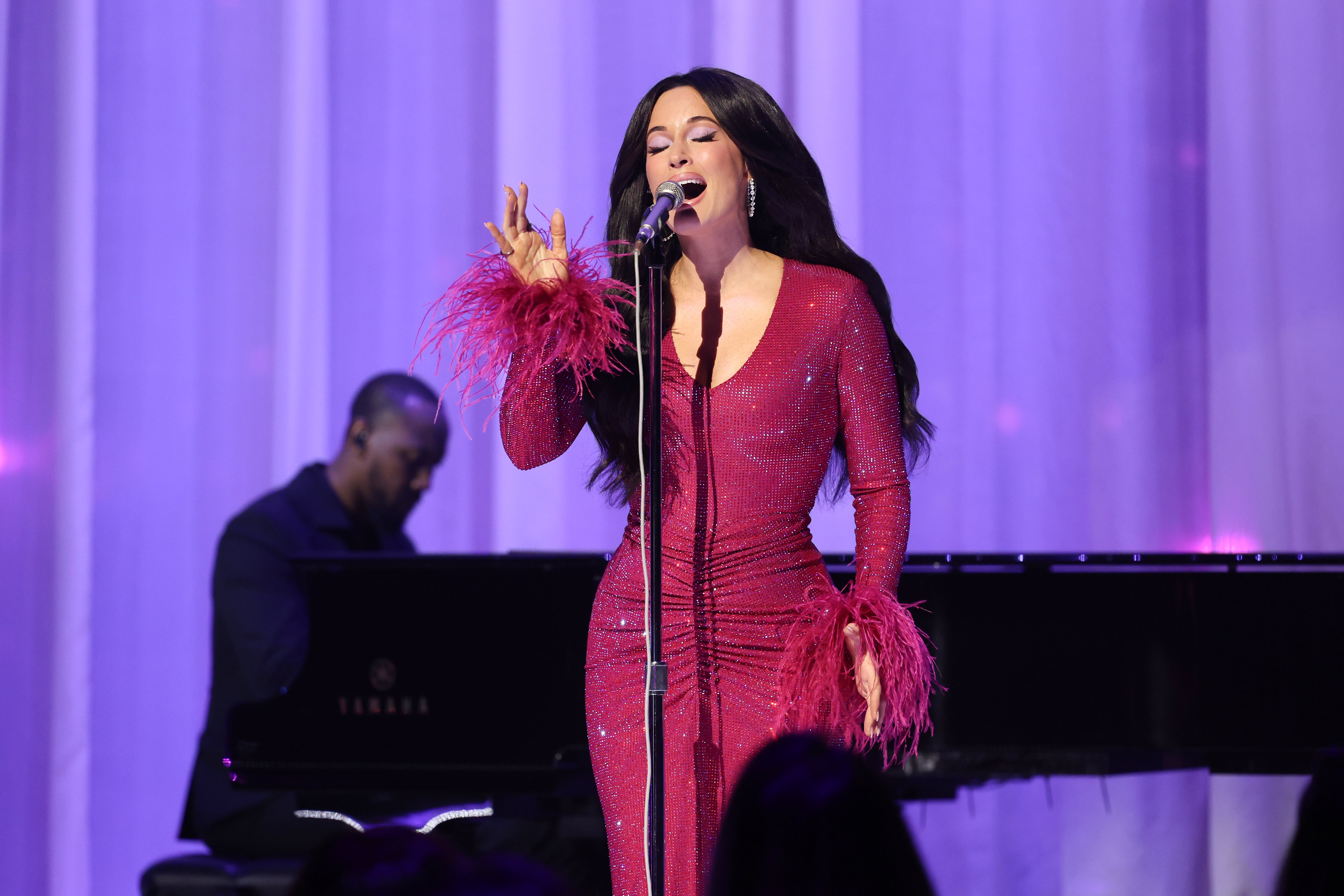 Kacey Musgraves protagoniza un sentido homenaje a Dolly Parton en los MTV VMAs Kacey Musgraves protagoniza un sentido homenaje a Dolly Parton en los MTV VMAs