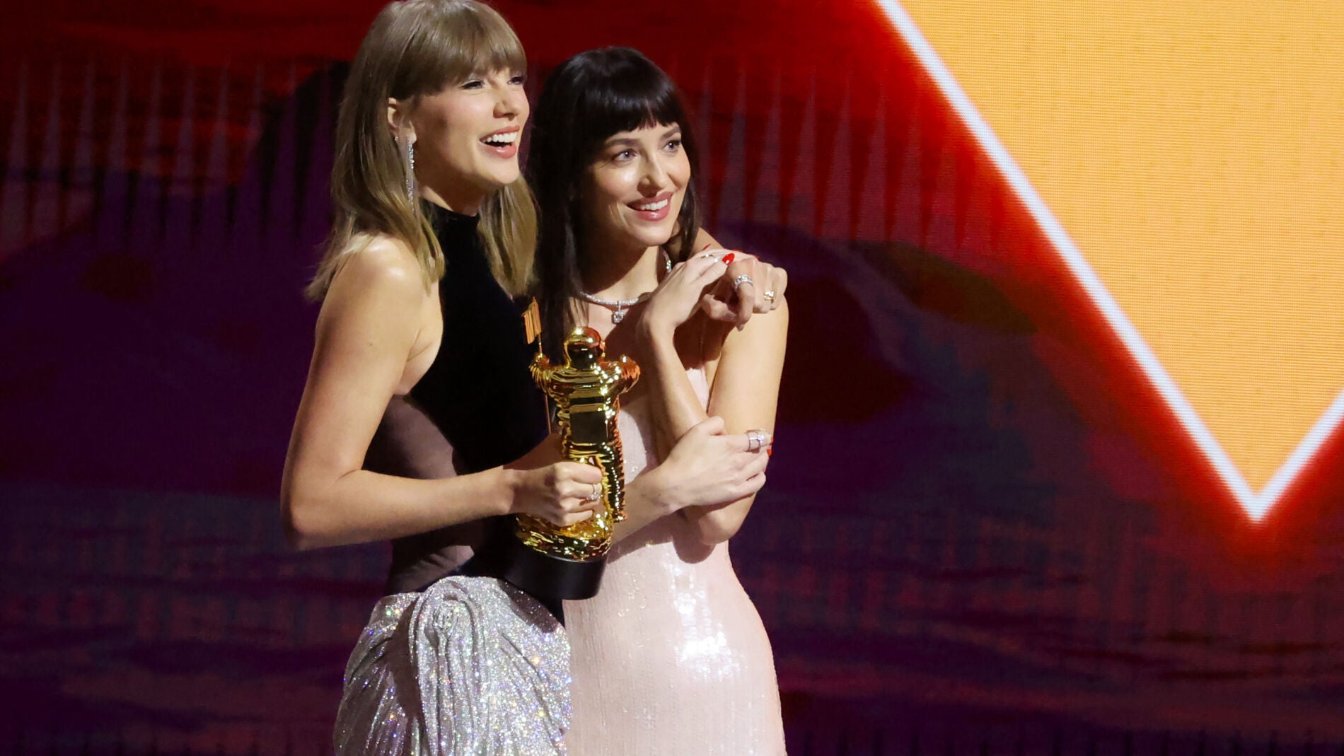 Taylor Swift y Dakota Johnson MTV VMAs 2026