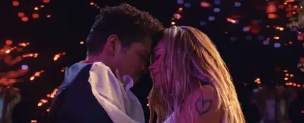Bruno Mars en el videoclip de 'Dance With Me' Bruno Mars en el videoclip de 'Dance With Me'