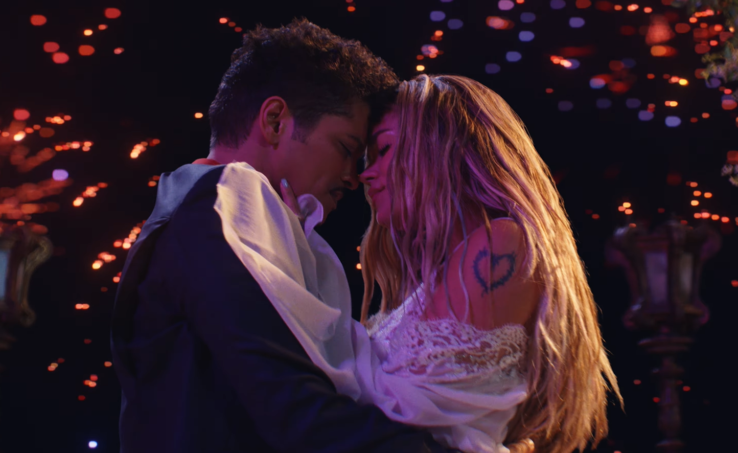 Bruno Mars en el videoclip de 'Dance With Me' Bruno Mars en el videoclip de 'Dance With Me'