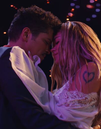 Bruno Mars en el videoclip de 'Dance With Me'