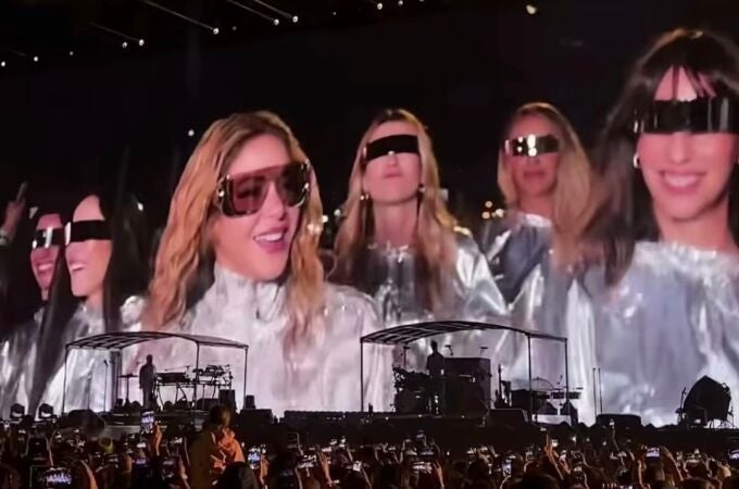 Eva Soriano sorprende como 'caminante' de Shakira en su séptimo concierto en Madrid