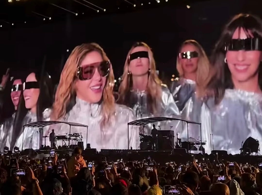 Eva Soriano sorprende como 'caminante' de Shakira en su séptimo concierto en Madrid Eva Soriano sorprende como 'caminante' de Shakira en su séptimo concierto en Madrid
