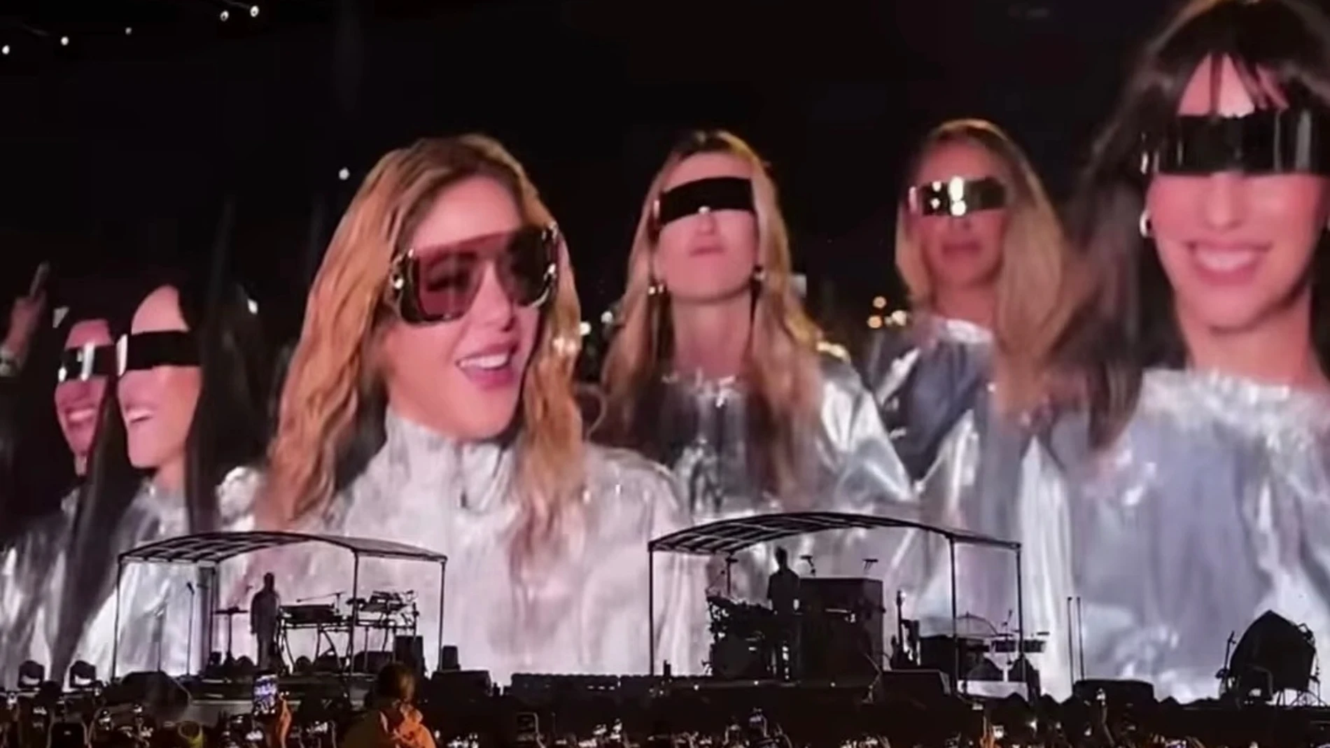 Eva Soriano sorprende como 'caminante' de Shakira en su séptimo concierto en Madrid Eva Soriano sorprende como 'caminante' de Shakira en su séptimo concierto en Madrid