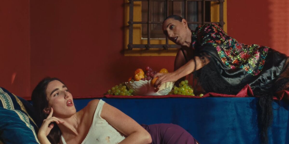 Judeline y Rossy de Palma en el videoclip de 'La Falda'