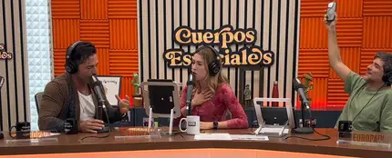 David Bustamante y Eva Soriano cantan a dúo la canción de la película 'La máscara del Zorro' David Bustamante y Eva Soriano cantan a dúo la canción de la película 'La máscara del Zorro'