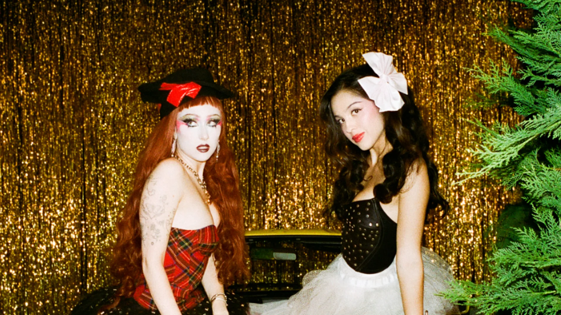 Chappell Roan y Olivia Rodrigo en la portada de 'expectations' Chappell Roan y Olivia Rodrigo en la portada de 'expectations'
