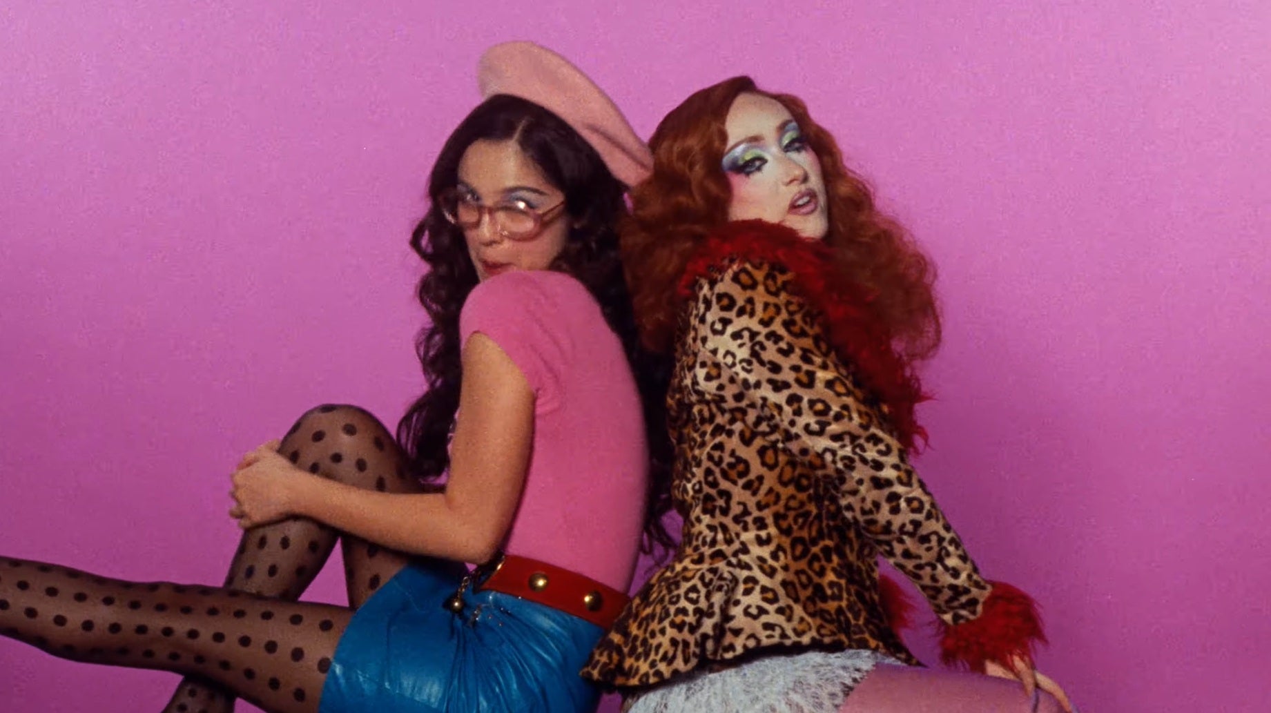 Olivia Rodrigo y Chappell Roan en el videoclip de 'expectations' Olivia Rodrigo y Chappell Roan en el videoclip de 'expectations'